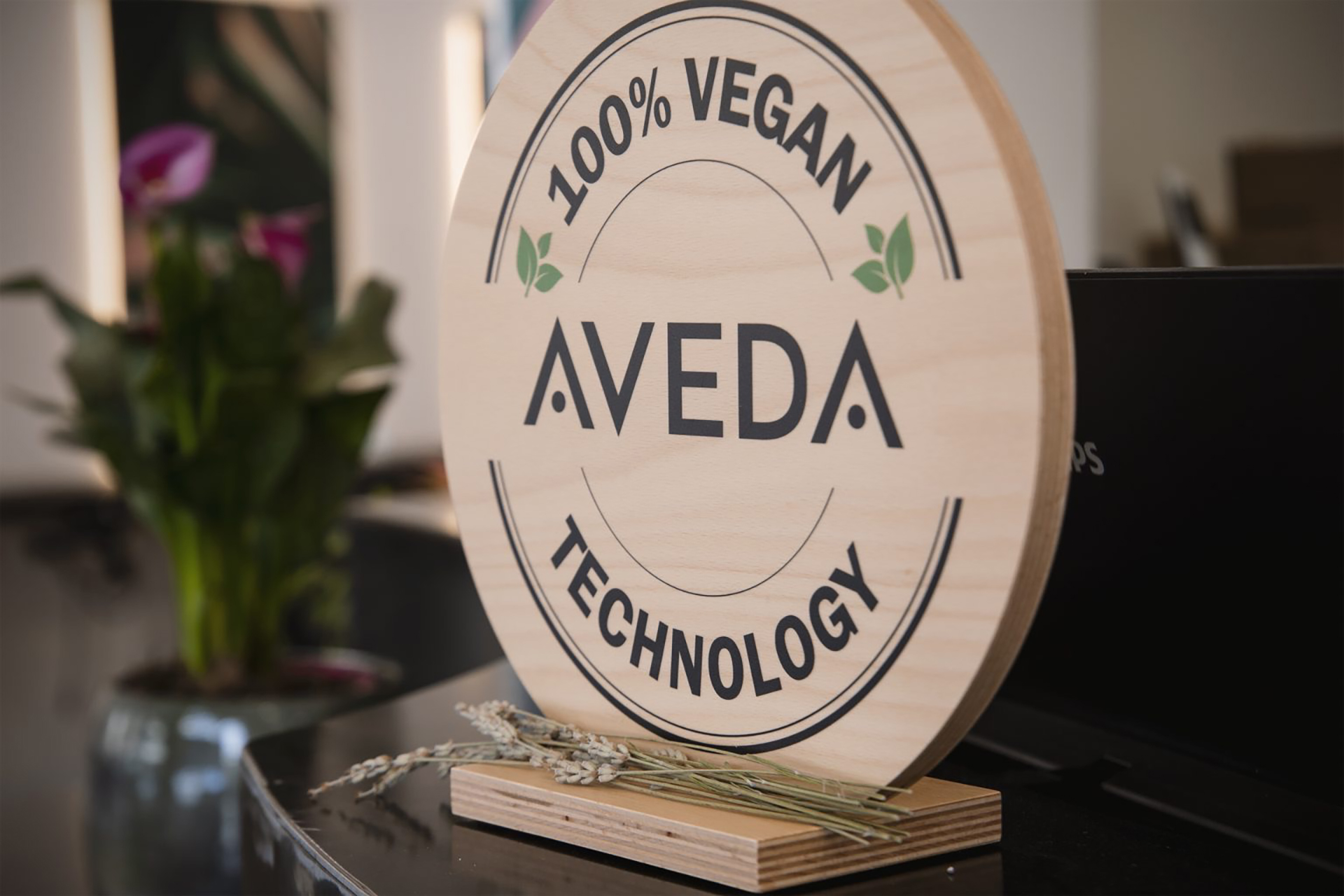 aveda piedistallo legno